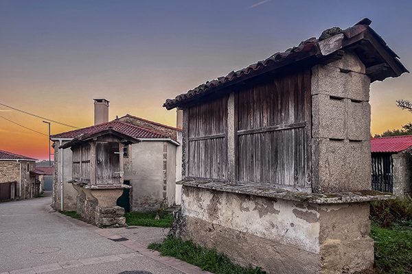 We set off early from Palas de Rei and about 4 km in, just as the sun was rising, we passed two stone hórreos (granaries) on our way to Ribadiso de Baixo