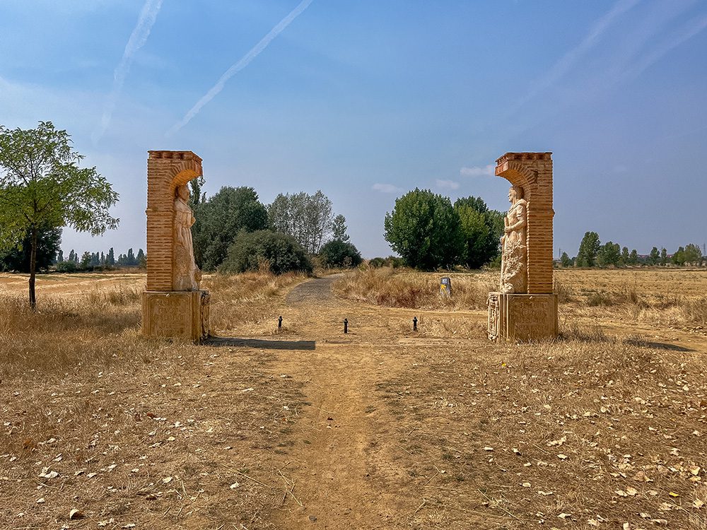 Centro Geográfico del Camino gateway marking the geographical halfway point of the Camino Francés near Sahagún