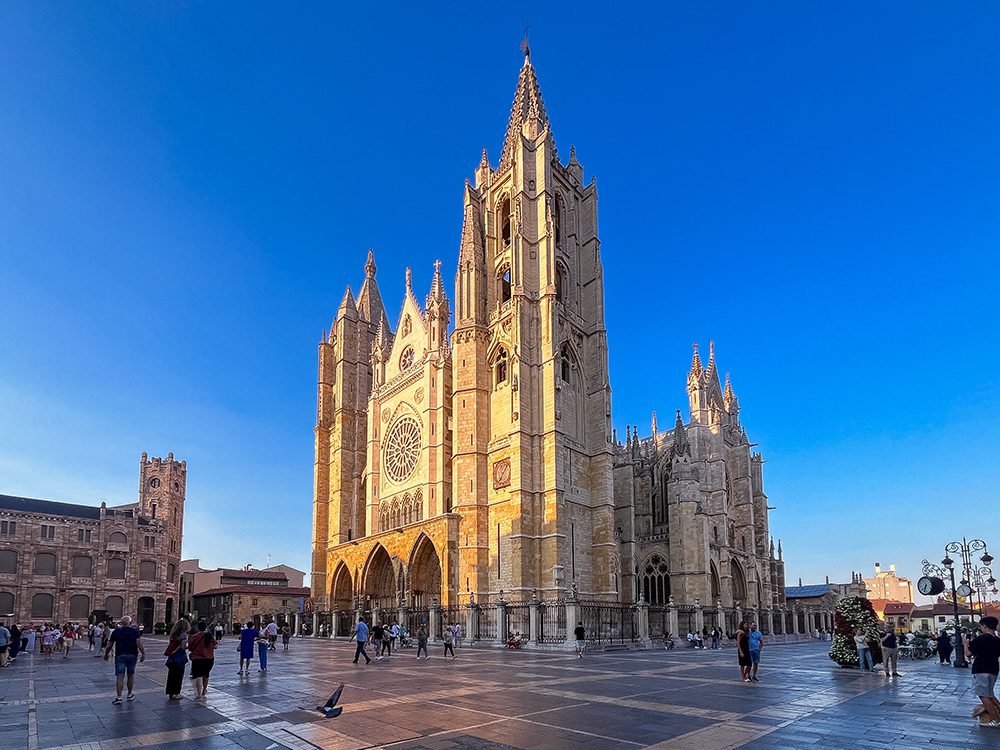 eón Cathedral illuminated by evening sunlight in the historic centre of León