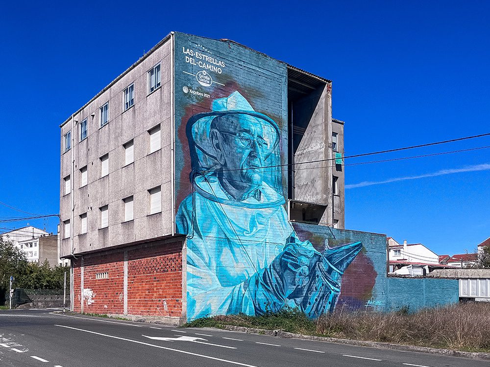 Las Estrellas del Camino mural on a building in Melide beside the Camino Francés