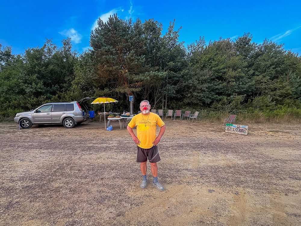 Dr Coffee at his roadside coffee stop in the forest on the Camino Francés to Agés